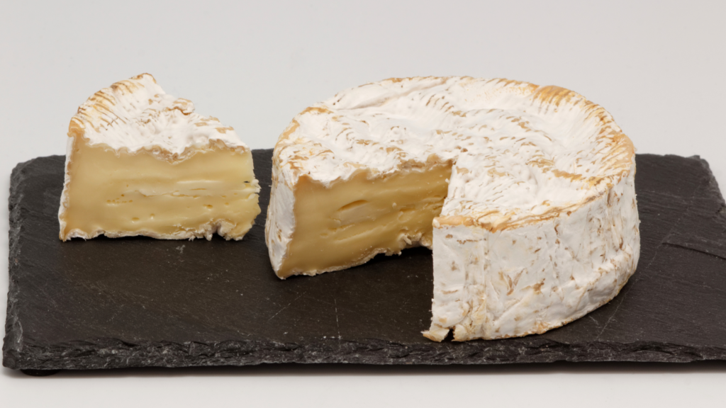 10 Best Cheese To Eat With Apples: The Perfect Pairings 2 10 Best Cheese To Eat With Apples: The Perfect Pairings