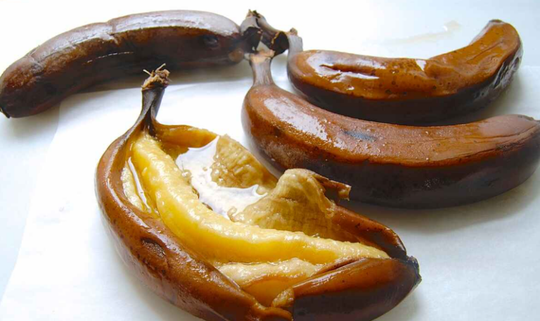 How To Keep Bananas From Turning Brown Once Cut? Here’s How