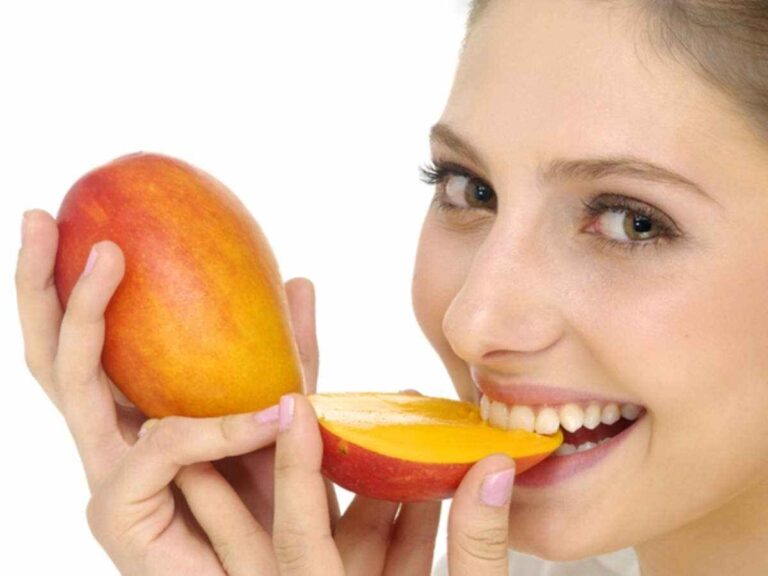 7 Impressive Fruits That Are Eaten Without Peeling