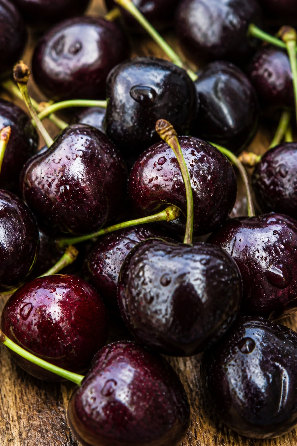 10 Surprising Health Benefits Of Black Cherries 5 Close-up of black cherries highlighting brain-boosting antioxidants