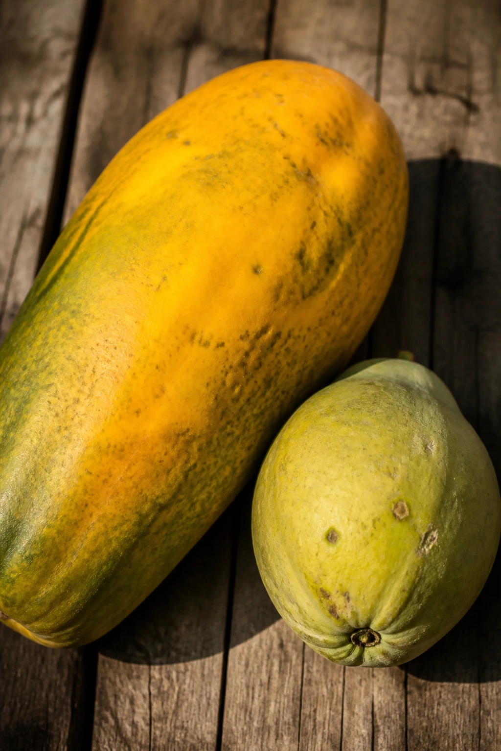 Papaya Vs Pawpaw: A Comprehensive Comparison 5 Close-up of papaya and pawpaw fruits showing shapes and textures